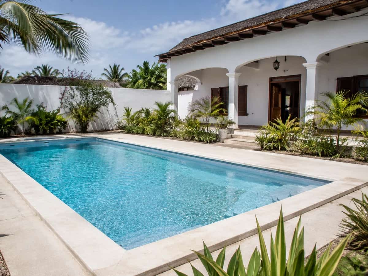 Concrete pool shell construction