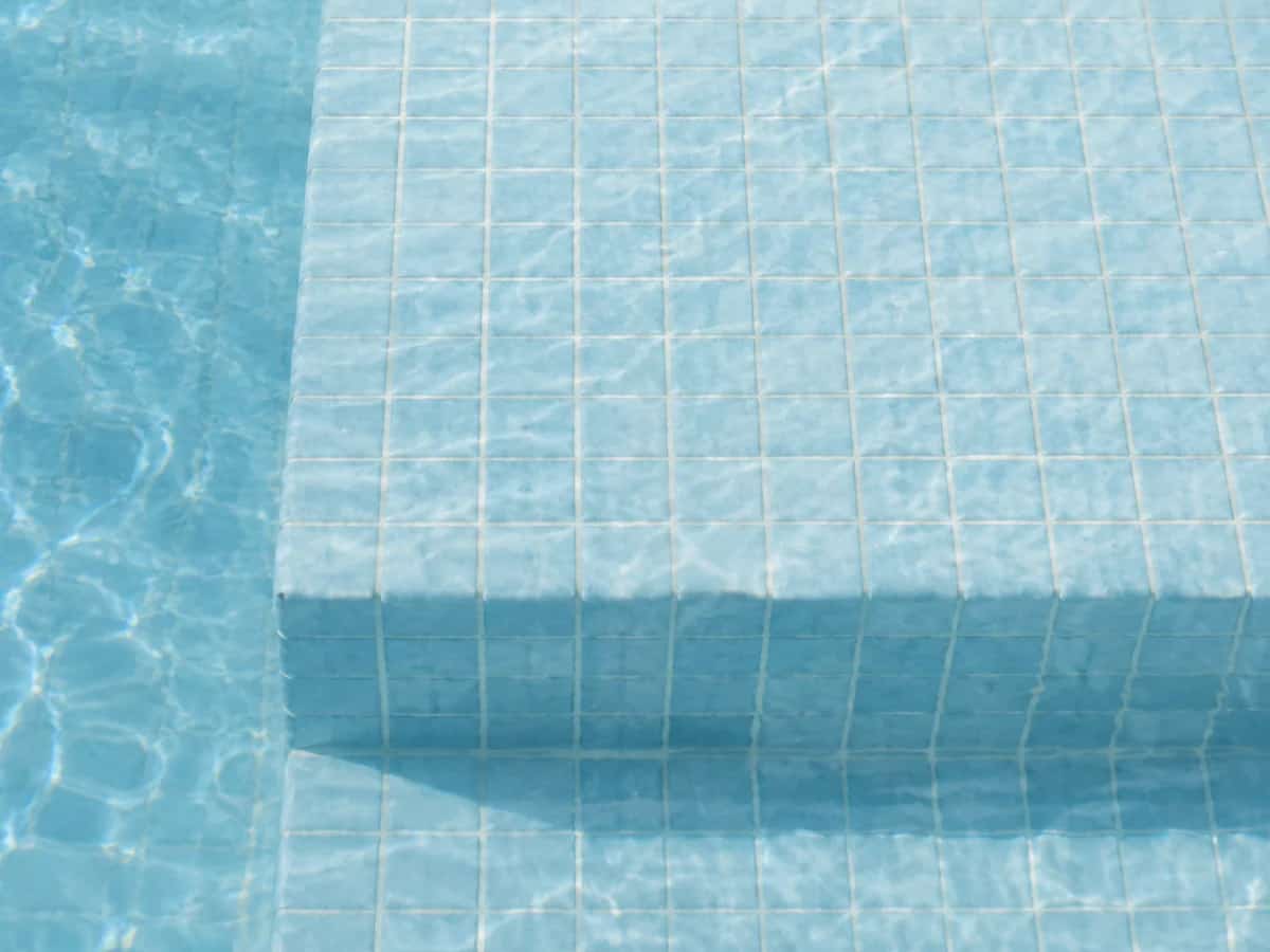 Light blue pool finish